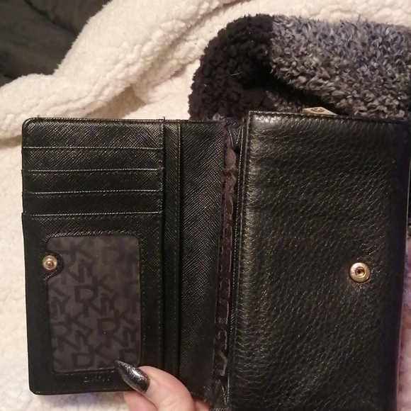DKNY wallet - Picture 2 of 2